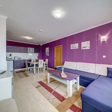 Colorful 2bd With Indoor Fireplace And Mountain View By Flat Mаnager Apartment